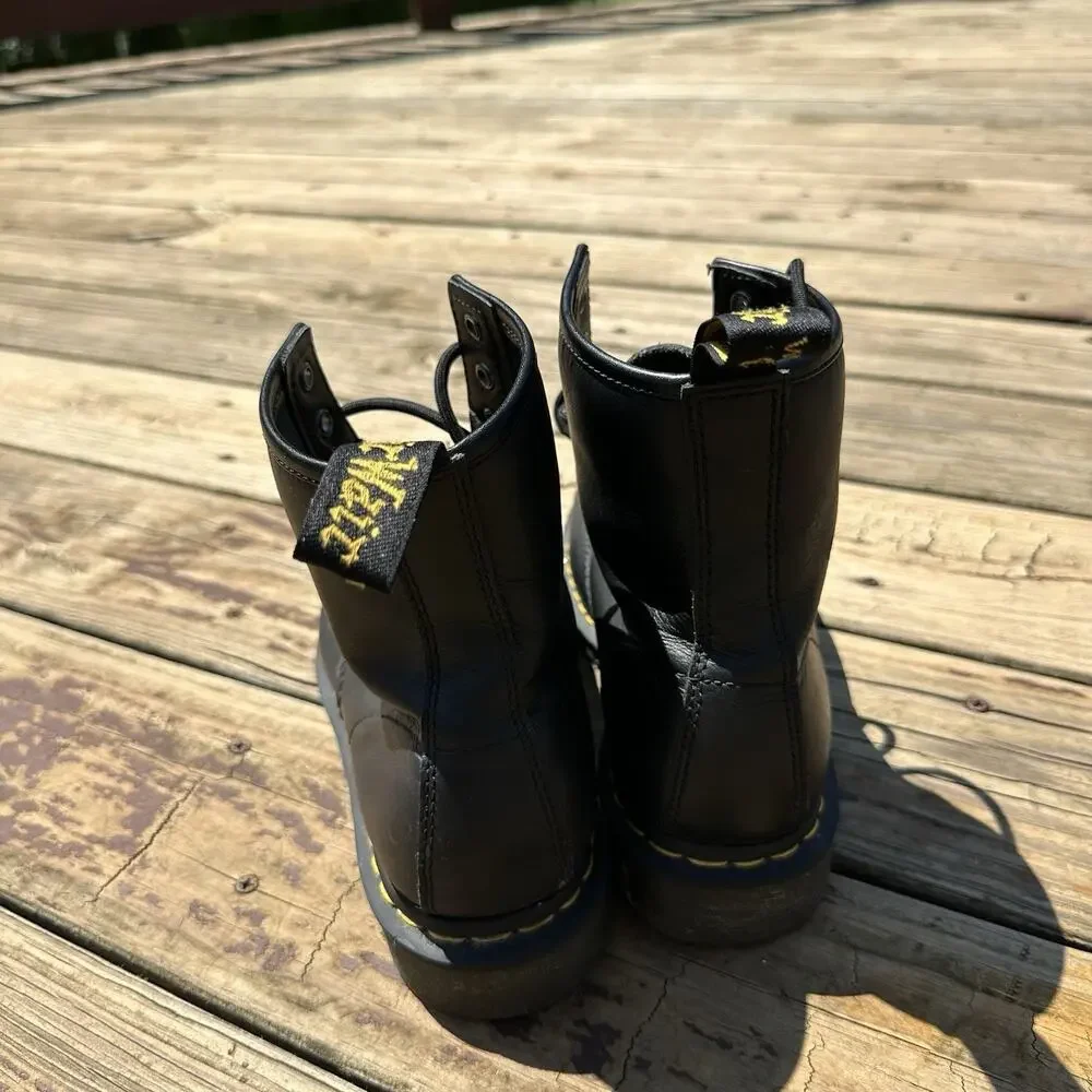 Dr Martens 1460 8-Eyelet Boots Black Mens US Size 9 EU 42 Combat Boot Lace Up
